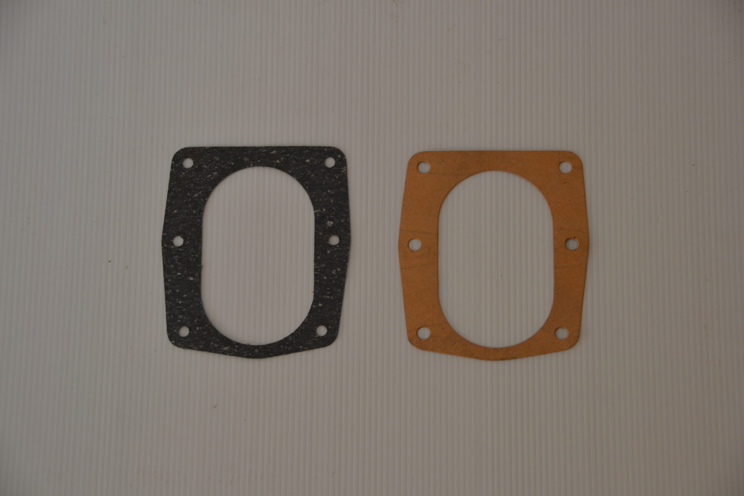 Gasket - Engine block, Flywheel side. Beta