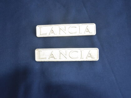 Badge - '2000' S/H Lancia 2000 sedan.
