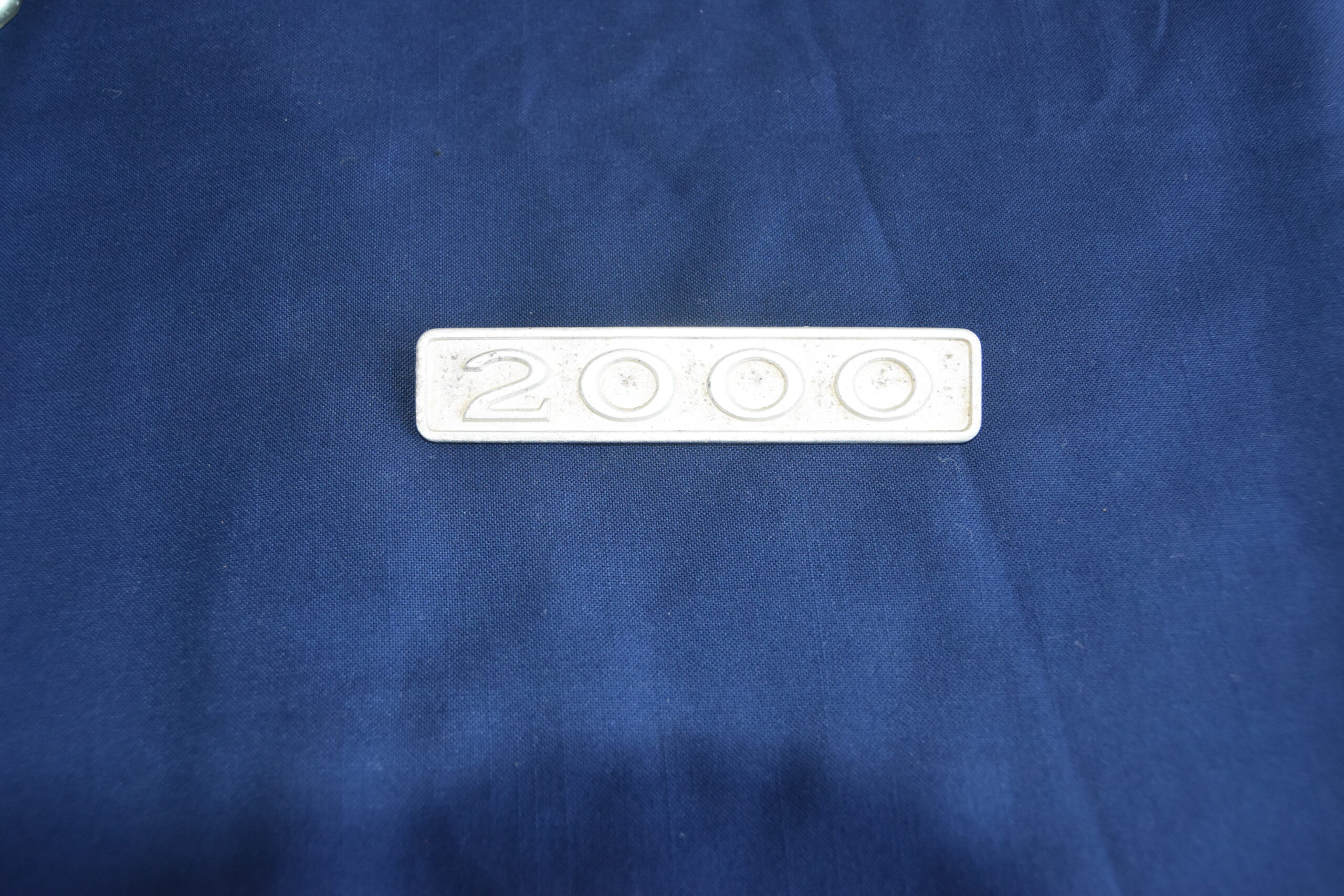 Badge - '2000' S/H Lancia 2000 sedan